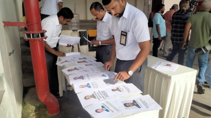 ભારતીય વાયુસેનાનું C-130J સુપર હર્ક્યુલસ એરક્રાફ્ટ દિલ્હીના હિંડન એરબેઝથી કુવૈત જવા રવાના થયું છે જેથી જીવ ગુમાવનારા મજૂરોના મૃતદેહ પરત લાવવામાં આવે. સંરક્ષણ અધિકારીઓએ જણાવ્યું હતું કે ભારતીય વાયુસેનાનું હર્ક્યુલસ એરક્રાફ્ટ કુવૈત માટે રવાના થઈ ગયું છે અને આજે સવારે પરત આવવાની અપેક્ષા છે. (Express photo - Nitin RK)