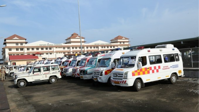 કુવૈતના વિદેશ પ્રધાન અબ્દુલ્લા અલી અલ-યાહ્યાએ પણ કેન્દ્રીય વિદેશ રાજ્ય પ્રધાન કીર્તિ વર્ધન સિંહને માર્યા ગયેલા ભારતીયોના મૃતદેહોને તેમના વતન ઝડપથી પરત કરવાની ખાતરી આપી છે. વિદેશ મંત્રી અબ્દુલ્લાએ આ દુ:ખદ ઘટના પર શોક વ્યક્ત કર્યો અને કહ્યું કે તબીબી સંભાળ અને ઘટનાની તપાસમાં સંપૂર્ણ સહયોગ આપવામાં આવશે. (Express photo - Nitin RK)