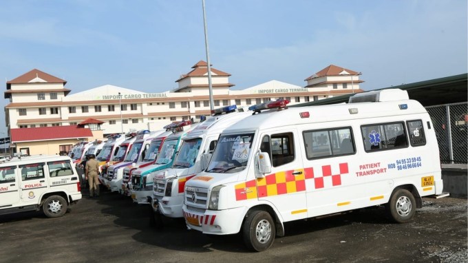 કુવૈતમાં ભારતીય દૂતાવાસે ટ્વિટર પર એક પોસ્ટમાં જણાવ્યું હતું કે, "રાજ્ય મંત્રી કીર્તિ વર્ધન સિંહ કુવૈતમાં વિદેશ મંત્રી અબ્દુલ્લા અલીને મળ્યા હતા." વિદેશ મંત્રીએ આ દુ:ખદ ઘટના પર શોક વ્યક્ત કર્યો. "તેમણે તબીબી સંભાળ, મૃતદેહોને વહેલી તકે પરત લાવવા અને ઘટનાની તપાસ સહિત સંપૂર્ણ સમર્થનની ખાતરી આપી." (Express photo - Nitin RK)