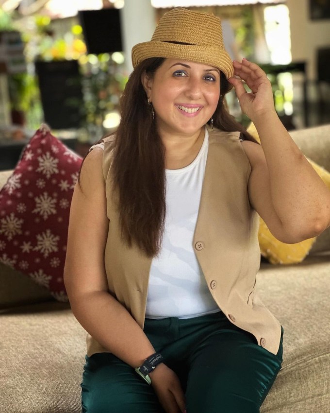 <strong>મુનીષા ખટવાણી (Munisha Khatwani)</strong><br>બિગ બોસ ઓટીટી 3 સ્પર્ધકમાં અભિનેત્રી અને ટેરો કાર્ડ રીડર મુનીષા ખટવાણીનું નામ સામે આવ્યું છે. મુનીષા ટીવી સીરિયલ જસ્ટ મોહબ્બત, અપને પારાય અને તંત્રામાં જોવા મળી ચૂકી છે. એસ્ટ્રોલોજર તરીકે તેઓ મુંબઈની પાર્ટી સર્કિટનું એક જાણીતું નામ છે. (Photo: munishakhatwani)