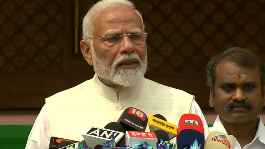 18મી લોકસભાના પ્રથમ સત્રમાં પીએમ મોદીએ લીધા શપથ, કહ્યું – આ ગૌરવનો દિવસ છે 18મી લોકસભાના પ્રથમ સત્રમાં પીએમ મોદીએ લીધા શપથ, કહ્યું – આ ગૌરવનો દિવસ છે