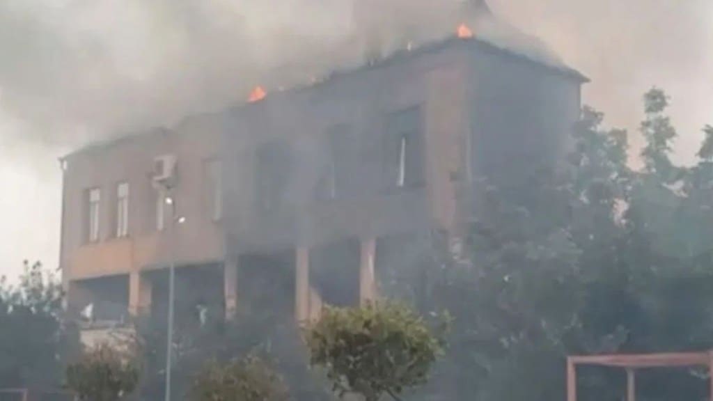 રશિયા આતંકી હુમલો : રશિયાના દાગેસ્તાનમાં આતંકી હુમલો, ચર્ચ અને પોલીસ ચોકીમાં ફાયરિંગમાં 7ના મોત, 2 આતંકીઓ ઠાર રશિયા આતંકી હુમલો : રશિયાના દાગેસ્તાનમાં આતંકી હુમલો, ચર્ચ અને પોલીસ ચોકીમાં ફાયરિંગમાં 7ના મોત, 2 આતંકીઓ ઠાર