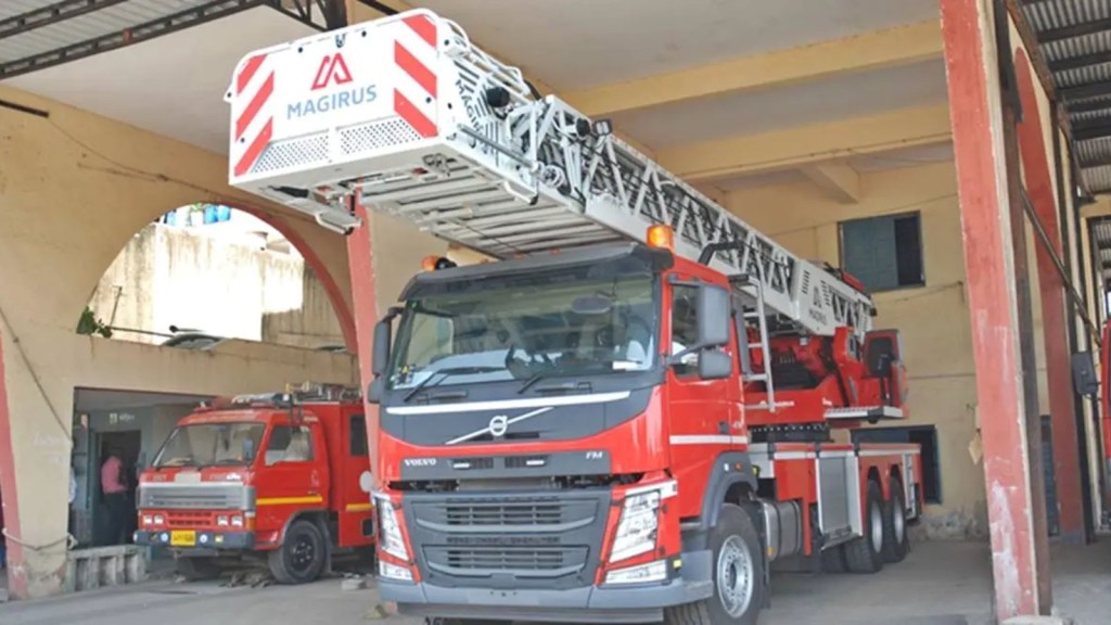 સુરત : આખી રાત ઈ-બાઈક ચાર્જિંગમાં રહેતા બ્લાસ્ટ, પાંચ સભ્યો દાઝ્યા, યુવતીનું મોત