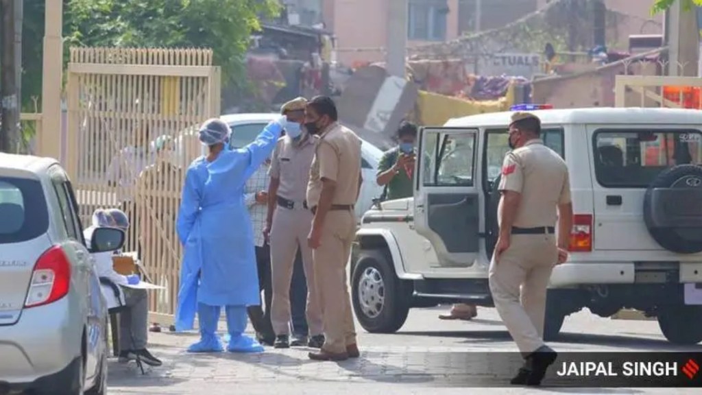 અહો આશ્ચર્યમ! મૃતક તેરમાના દિવસે જીવતો ઘરે પરત ફર્યો, પછી જે થયું… અહો આશ્ચર્યમ! મૃતક તેરમાના દિવસે જીવતો ઘરે પરત ફર્યો, પછી જે થયું…