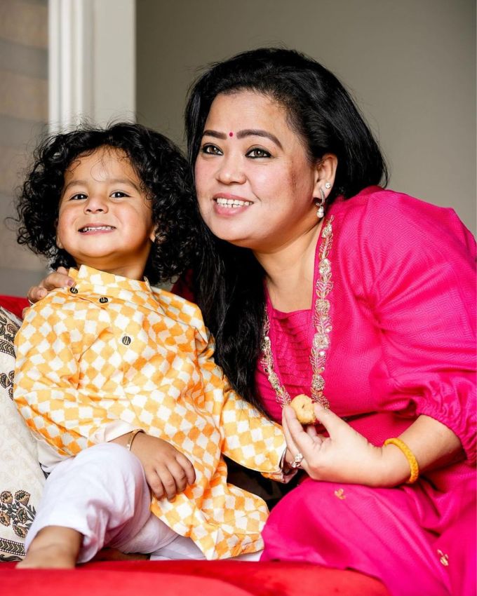 ભારતી સિંહે થોડા વર્ષો સુધી હર્ષ લિમ્બાચિયા સાથે ડેટિંગ બાદ  3 ડિસેમ્બર 2017 ના રોજ લેખક હર્ષ લિમ્બાચિયા સાથે લગ્ન કર્યા હતા.  2022 માં, ભારતીએ હર્ષ લિમ્બાચિયા સાથે કલર્સ ટીવીનો શો હુનરબાઝ: દેશ કી શાન હોસ્ટ કર્યો હતો. 3 એપ્રિલ 2022 ના રોજ ભરતી તેનું પ્રથમ બાળક જેનું નામ લક્ષ સિંહ લિમ્બાચીયાને જન્મ આપ્યો હતો.