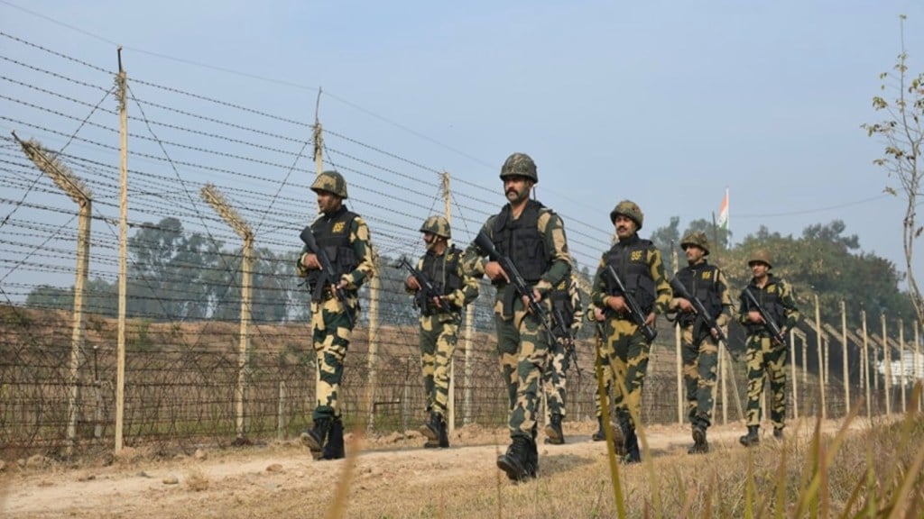 Bangladesh Crisis : શા માટે બાંગ્લાદેશી નાગરિકો ભારત આવી રહ્યા છે? ત્રિપુરામાં BSFએ 15 લોકોનું ગ્રૂપ પકડ્યું, સુરક્ષા વધારાઈ Bangladesh Crisis : શા માટે બાંગ્લાદેશી નાગરિકો ભારત આવી રહ્યા છે? ત્રિપુરામાં BSFએ 15 લોકોનું ગ્રૂપ પકડ્યું, સુરક્ષા વધારાઈ