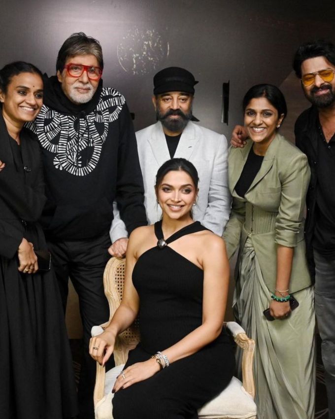 દિગ્દર્શક નાગ અશ્વિનની સાયન્સ-ફિક્શન ડિસ્ટોપિયન ફિલ્મ 'કલ્કી 2898 એડી' (Kalki 2898 AD) એ બોક્સ ઓફિસ પર જોરદાર કલેક્શન કર્યું હતું. પ્રભાસ, દીપિકા પાદુકોણ, અમિતાભ બચ્ચન, કમલ હાસન અને દિશા પટાની સ્ટારર ફિલ્મને દર્શકોનો ઘણો પ્રેમ મળ્યો છે. સિનેમાઘરો પર સારી કમાણી કર્યા બાદ હવે આ ફિલ્મ OTT પર રિલીઝ થવા જઈ રહી છે. દર્શકો 'કલ્કી 2898 એડી'ની OTT રિલીઝની આતુરતાથી રાહ જોઈ રહ્યા છે. પ્રેક્ષકોની રાહ સમાપ્ત કરીને નિર્માતાઓએ ફિલ્મ 'કલ્કી 2898 એડી'ની OTT રિલીઝ તારીખ જાહેર કરી છે. 