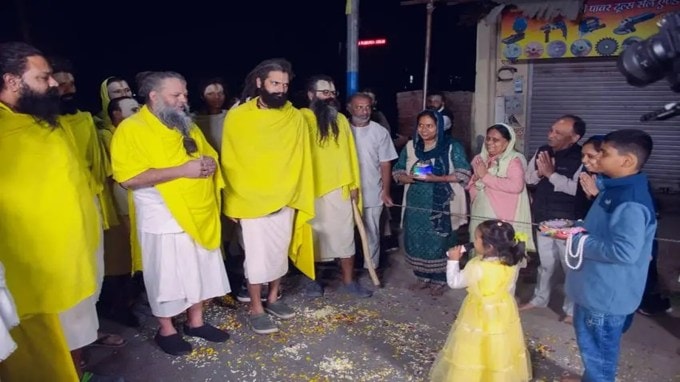 વૃંદાવનના પ્રેમાનંદજી મહારાજ પાસે જાણો બાળકનું નામ ભગવાનનું નામ પર રાખવું જોઈએ કે નહીં? (Image: PremanandJi Maharaj/FB)