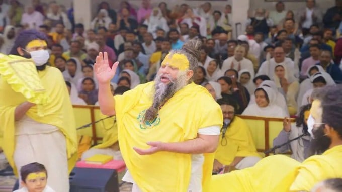 પ્રેમાનંદ મહારાજના જણાવ્યા મુજબ, ભગવાનના નામ પર બાળકનું નામ રાખવાથી બાળકમાં ભક્તિ અને આદરની લાગણી જન્મે છે. (Image: PremanandJi Maharaj/FB)