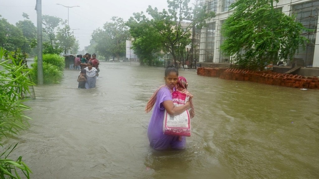 ગુજરાત વરસાદ : નાગરિકોની સલામતી માટે વહીવટી તંત્ર સજ્જ, કેવી છે રાહત-બચાવ કામગીરી