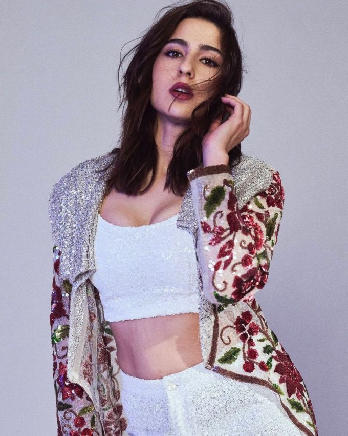 ત્યારે કરીના હવે રોહિત શેટ્ટીની સિંઘમ અગેઇનમાં જોવા મળશે . મલ્ટી-સ્ટારર ફિલ્મમાં રણવીર સિંહ, દીપિકા પાદુકોણ, અજય દેવગણ, અક્ષય કુમાર, ટાઈગર શ્રોફ, અર્જુન કપૂર અને જેકી શ્રોફ પણ મુખ્ય ભૂમિકામાં જોવા મળશે. ખૂબ જ અપેક્ષિત આ ફિલ્મ દિવાળી 2024ના ખાસ અવસર પર રિલીઝ થશે.