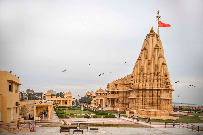 <strong>સોમનાથ મંદિર (Somnath Jyotirlinga Temple)</strong><br>સોમનાથ મંદિર ગુજરાતનું પ્રખ્યાત શિવમંદર છે. સોમનાથ મંદિર ભગવાન શંકરના 12 જ્યોતિર્લિંગમાં પ્રથમ ક્રમે છે. સોમનાથ મંદિર ગુજરાતના ગીર સોમનાથ જિલ્લામાં આવેલું છે. શ્રાવણ માસમાં દરિયા કિનારે આવેલા સોમનાથ મંદિરના દર્શન યાગદાર બની રહે છે. સોમનાથ મંદિર નજીક ઘણા દર્શનીય સ્થળો આવેલા છે. અમદાવાદથી સોમનાથ 400 કિમી, ભાવનગરથી 270 અને જુનાગઢથી માત્ર 82 કિમી દૂર છે. સોમનાથ મંદિર રોડ અને રેલ માર્ગ મારફતે ગુજરાત અને દેશના મુખ્ય શહેરો સાથે જોડાયેલું છે. (Photo: Gujarat Tourism)