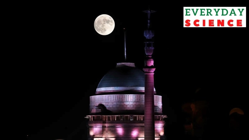 SCIENCE : આજે આકાશમાં સર્જાશે દુર્લભ ખગોળીય ઘટના, સુપર મૂન-બ્લુ મૂન જોવાનું ચૂક્યા તો 2037 સુધી રાહ જોવી પડશે! SCIENCE : આજે આકાશમાં સર્જાશે દુર્લભ ખગોળીય ઘટના, સુપર મૂન-બ્લુ મૂન જોવાનું ચૂક્યા તો 2037 સુધી રાહ જોવી પડશે!