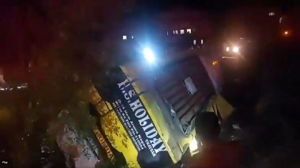 UP Accident: ઉત્તર પ્રદેશમાં કાર અને બસ વચ્ચે ભયંકર એક્સિડેન્ટ, 6 લોકોના મોત, 45 ઘાયલ UP Accident: ઉત્તર પ્રદેશમાં કાર અને બસ વચ્ચે ભયંકર એક્સિડેન્ટ, 6 લોકોના મોત, 45 ઘાયલ