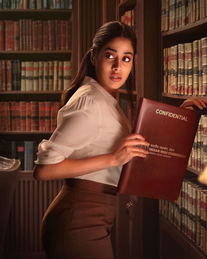 ફિલ્મ ઇન્ડસ્ટ્રીની ચિંતા ન માત્ર ઓરોં મેં કહાં દમ થા છે પરંતુ જાહ્નવી કપૂરની ઉલજ વધારે કમાલ કરી રહી નથી જે અજય દેવગણની ફિલ્મ સાથે રિલીઝ થઈ હતી. ઉલજે ઓરોં મેં કહાં દમ થા કરતાં પણ ખરાબ પ્રદર્શન કર્યું છે અને તેની રિલીઝના પ્રથમ ત્રણ દિવસમાં 4.90 કરોડ રૂપિયાની કમાણી કરી છે.