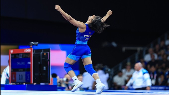 Vinesh Phogat Disqualified : તેનું વજન મંગળવારે રાત્રે લગભગ 2 કિલોથી વધુ હતું. તેણી આખી રાત ઊંઘી ન હતી અને માપદંડને પૂર્ણ કરવા માટે તેણીની શ્રેષ્ઠ ક્ષમતા માટે બધું જ કર્યું હતું. તેણે જોગિંગથી માંડીને સ્કિપિંગ અને સાયકલ ચલાવવા સુધીનું બધું જ કર્યું. (photo - X)
