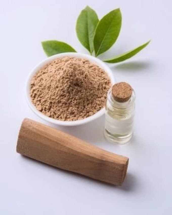 <strong>ચંદન ખરીદો</strong><br>જન્માષ્ટમી પર ચંદન ખરીદવું શુભ મનાય છે. આ ચંદન ભગવાન શ્રીકૃષ્ણ લગાવો. આ ચંદનનું તમે પણ તિલક લગાવો. કપાળ પર ચંદન લગાવવાથી મન શાંત રહે છે અને આજ્ઞા ચક્ર પણ સક્રિય થાય છે. (Photo: Freepik/Social Media)