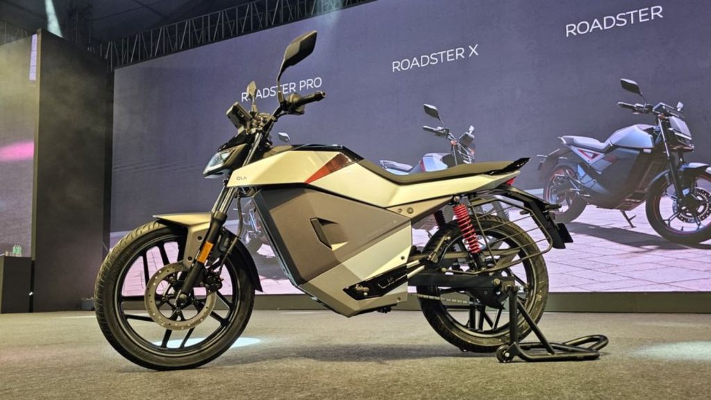 Ola Roadster Electric Bike Launched: ઓલા રોડસ્ટર ઇલેક્ટ્રિક બાઇક લોન્ચ, સિંગલ ચાર્જમાં 579 કિમી દોડશે, જાણો કિંમત અને ફીચર્સ
