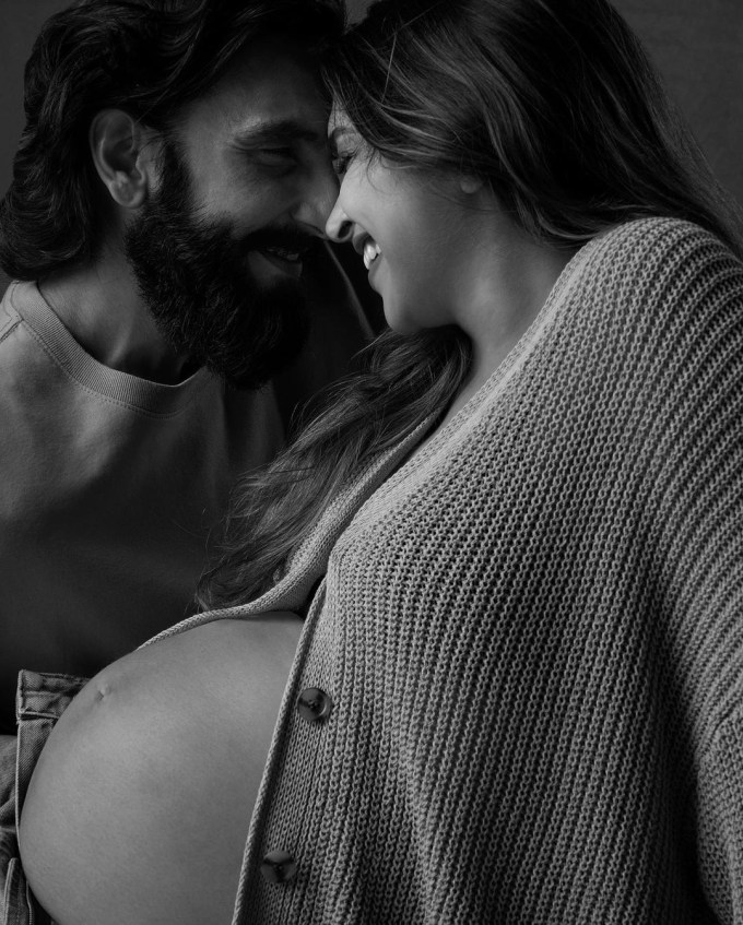 Deepika Padukone Pregnancy Photoshoot : બોલિવૂડના પાવર કપલ દીપિકા પાદુકોણ અને રણવીર સિંહ ટૂંક સમયમાં જ માતા-પિતા બનવાના છે. આ દરમિયાન એક્ટ્રેસે પહેલીવાર પોતાનો બેબી બંપ બતાવ્યો છે. (Pics : deepikapadukone Insta)