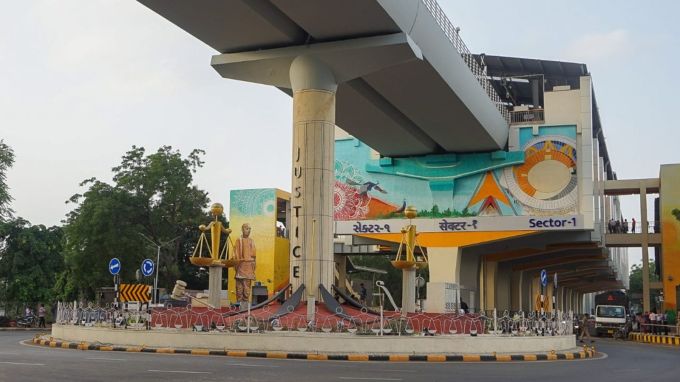 મેટ્રોના બીજા તબક્કાનો પ્રારંભ કર્યા બાદ વડાપ્રધાન નરેન્દ્ર મોદી મેટ્રોમાં બેસીની ગિફ્ટ સિટીની મુસાફરી કરશે. પીએમ જ્યાંથી મેટ્રોનું ઉદ્ઘાટન કરશે તે ગિફ્ટ સિટીનું મેટ્રો સ્ટેશનની ઘણી ખાસ સુવિધાઓ છે. (Express Photo By Bhupendra Rana)