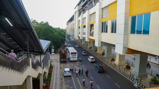 આ ફેઝમાં મેટ્રોની કનેક્ટિવિટી મોટેરાથી ગાંધીનગર સુધી મળશે, જેમાં ફેઝનો એક કોરિડોર ગિફ્ટ સિટી સુધી જશે. તેના લીધે કર્મચારીઓ અને પ્રવાસીઓને વધુ એક્સેસ મળવાથી સ્થાનિક અર્થવ્યવસ્થાને પણ વેગ મળશે. (Express Photo By Bhupendra Rana)