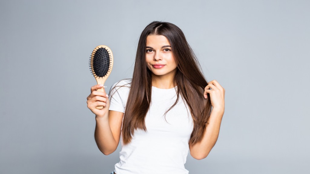 Hair Tips: 1 દિવસમાં કેટલી વખત વાળ ઓળવા જોઈએ? રાત્રે સૂતા પહેલા માથામાં કાંસકો કરવાથી ફાયદો થાય છે? જાણો