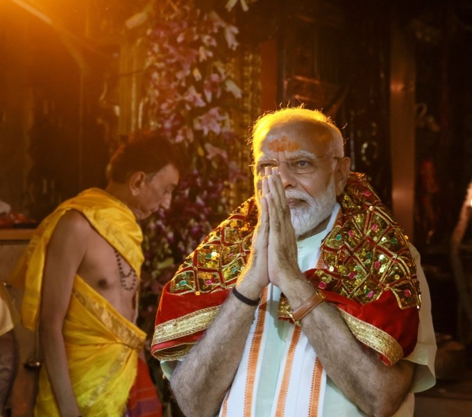 <strong>નરેન્દ્ર મોદી 3 વખત વડાપ્રધાન બન્યા</strong><br>નરેન્દ્ર મોદી ભારતના ત્રીજી વખત ભારતના વડાપ્રધાન બન્યા છે. તેઓ પ્રથમવાર 2014માં પ્રથમ વખત ભારતના વડાપ્રધાન બન્યા હતા. ત્યારબાદ 2019માં બીજી વખત વડાપ્રધાન તરીકે ચૂંટાઇ આવ્યા હતા. તાજેતરમાં મે 2024માં થયેલી લોકસભા ચૂંટણીમાં પણ તેઓ ત્રીજી વખતે ભારતના વડાપ્રધાન બન્યા છે.