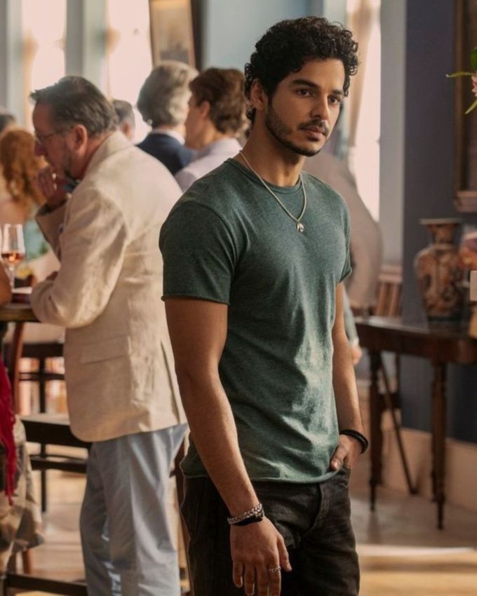 <strong>પરફેક્ટ કપલ (નેટફ્લિક્સ) </strong>: એલિન હિલ્ડર બ્રાન્ડની બેસ્ટ સેલિંગ સ્ટોરી પર આધારિત આ છ-એપિસોડ મિસ્ટ્રી ડ્રામા આઇડિલિક નેન્ટકેટ આઇલેન્ડ પર સેટ છે. સ્ટોરી એમેલિયા સૅક્સને અનુસરે છે, જે એક દુલ્હન બનવાની છે, તે શ્રીમંત અને પ્રભાવશાળી વિનબરી પરિવારમાં લગ્ન કરવાની તૈયારી કરી રહી છે. જો કે, સેરેમનીના થોડા કલાકો પહેલાં બીચ પર એક મૃતદેહ મળી આવે ત્યારે સાવચેતીપૂર્વક આયોજિત લગ્નમાં શરૂ થાય છે. આ સિરીઝમાં નિકોલ કિડમેન, ડાકોટા ફેનિંગ અને ઈશાન ખટ્ટર સહિતની કલાકારો છે. તે હાલમાં Netflix પર સ્ટ્રીમ થઈ રહ્યું છે.