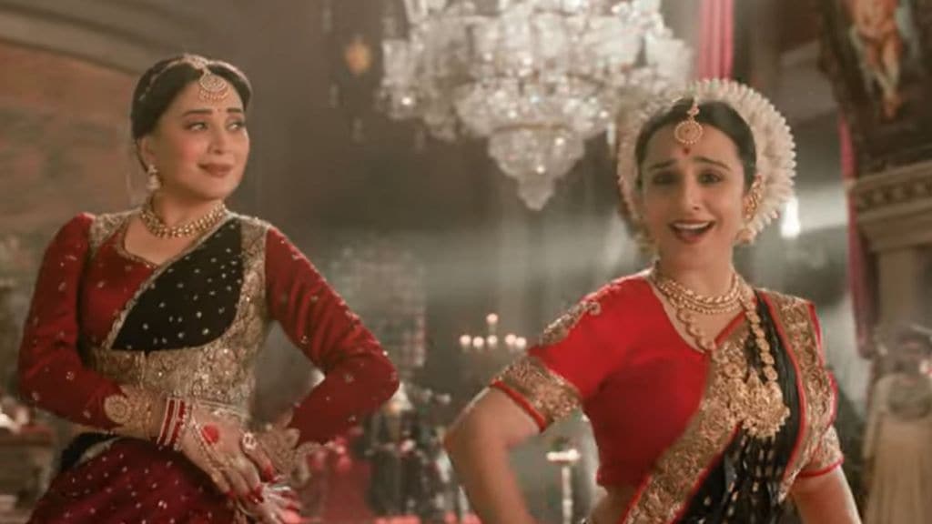 Bhool Bhulaiyaa 3 Song : ભૂલ ભુલૈયા 3 ફિલ્મ ગીત અમી જે તોમર રિલીઝ, વિદ્યા બાલન સાથે માધુરી દીક્ષિત પણ જોવા મળી Bhool Bhulaiyaa 3 Song : ભૂલ ભુલૈયા 3 ફિલ્મ ગીત અમી જે તોમર રિલીઝ, વિદ્યા બાલન સાથે માધુરી દીક્ષિત પણ જોવા મળી