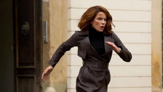 <strong>Canary Black</strong><br>હોલીવુડની એક્શન અને થ્રિલર ફિલ્મોના ચાહકો માટે 'કેનેરી બ્લેક' એક શ્રેષ્ઠ વિકલ્પ છે. આ ફિલ્મ 24 ઓક્ટોબરે પ્રાઇમ વીડિયો પર રિલીઝ થઇ છે.