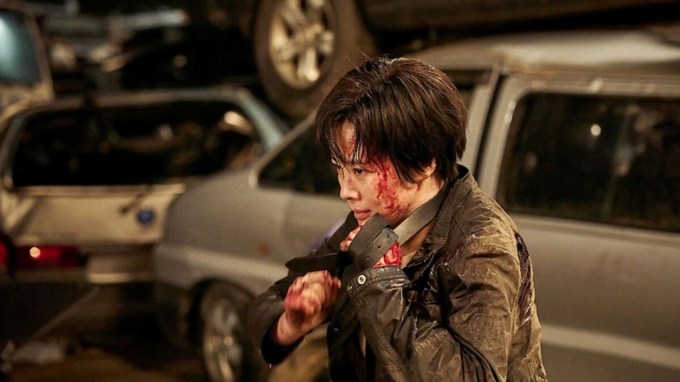 <strong>Hellbound Season 2<br></strong>સુપરહિટ સીરિઝ 'હેલબાઉન્ડ'ની બીજી સિઝન પણ 25 ઓક્ટોબરે નેટફ્લિક્સ પર રિલીઝ થવા જઈ રહી છે.