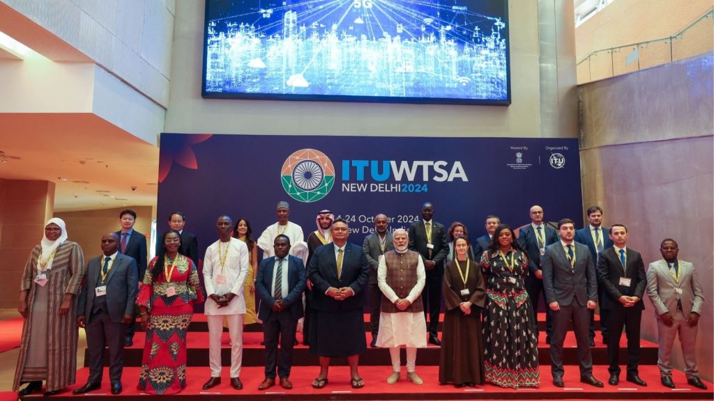 ‘અમે હવે વિશ્વને સંપૂર્ણ મેડ-ઇન-ઇન્ડિયા ફોન પ્રદાન કરવાનું લક્ષ્ય રાખ્યું છે’: IMC 2024 ખાતે PM મોદી ‘અમે હવે વિશ્વને સંપૂર્ણ મેડ-ઇન-ઇન્ડિયા ફોન પ્રદાન કરવાનું લક્ષ્ય રાખ્યું છે’: IMC 2024 ખાતે PM મોદી