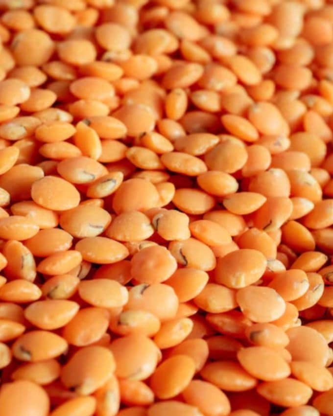 <strong>દૂધ અને હળદરનો ફેસ પેક :</strong> મસૂરની પેસ્ટ બનાવી તેમાં દૂધ અને હળદર નાખીને ચહેરા પર લગાવો. તે ખીલ અને ડાઘ ઘટાડે છે.