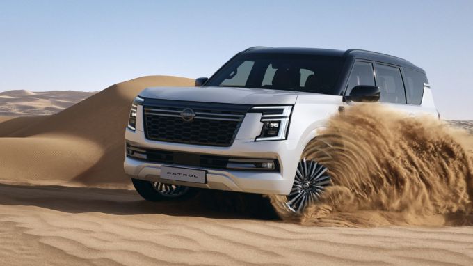 <strong>Salman Khan Bulletproof Nissan Patrol SUV Car : સલમાન ખાન માટે બુલેટપ્રુફ નિસાન પેટ્રોલ એસયુવી કાર</strong><br>સલમાન ખાન માટે દુબઇ થી જે બુલેટપ્રુફ કાર ઇમ્પોર્ટ કરવામાં આવી છે તે નિસાન પેટ્રોલ એસયુવી કાર છે. આ કાર ભારતમાં ઉપલબ્ધ નથી. નિસાન પેટ્રોલ એસયુવી બહુ મજબૂત અને સ્ટ્રોગ ગાડી છે. આ કાર પર ગોળીબાર કે બોમ્બ વિસ્ફોટની કોઇ અસર થતી નથી. બુલેટપ્રુફ નિસાન પેટ્રોલ એસયુવી કાર પર્લ વ્હાઇટ શેડમાં તૈયાર કરવામાં આવી છે. (Photo: Social Media)