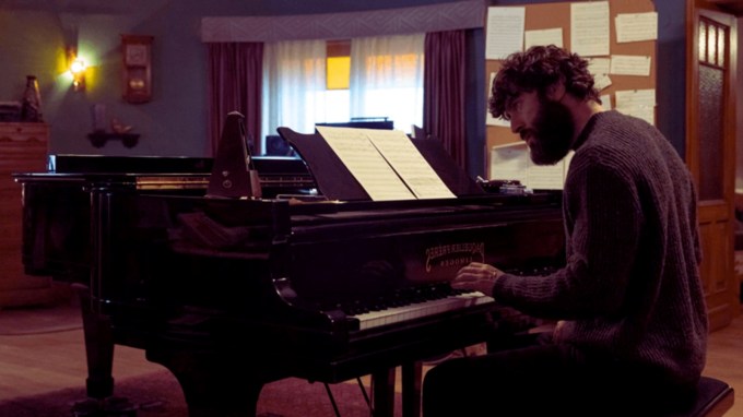 <strong>The Last Night at Tremore Beach<br></strong>‘ધ લાસ્ટ નાઈટ એટ ટ્રેમર બીચ’ થ્રિલર ફિલ્મ છે જે 25 ઓક્ટોબરે નેટફ્લિક્સ પર રિલીઝ થઈ રહી છે. આ ફિલ્મની કહાની એક રાતના ડરામણા અને રહસ્યમય અનુભવ પર આધારિત છે.