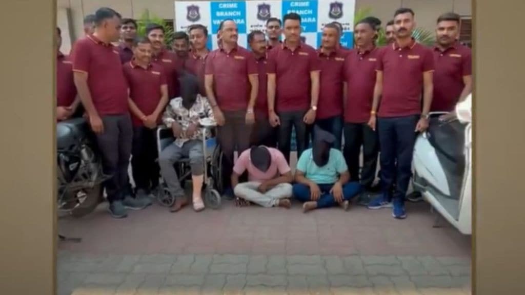 વડોદરા ગેંગરેપના 3 આરોપીઓના ઘર પર બુલડોઝર ફરી વળશે, વડોદરા કોર્પોરેશને ફટકારી નોટિસ વડોદરા ગેંગરેપના 3 આરોપીઓના ઘર પર બુલડોઝર ફરી વળશે, વડોદરા કોર્પોરેશને ફટકારી નોટિસ