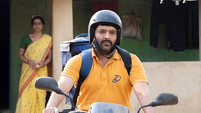 <strong>zwigato<br></strong>કપિલ શર્માની ફિલ્મ 'ઝ્વિગાટો' પણ 25 ઓક્ટોબરે પ્રાઇમ વીડિયો પર રિલીઝ થઈ રહી છે. આ ફિલ્મ એક ડિલિવરી બોયના જીવન પર આધારિત છે, જે સમાજની અસમાનતાઓ અને સંઘર્ષો સામે લડે છે.