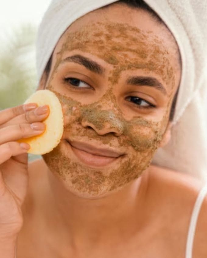 <strong>મધ અને લીંબુનો ફેસ પેક </strong>: મસૂરની પેસ્ટમાં મધ અને લીંબુ મિક્સ કરીને લગાવો. તે ત્વચાને ચમકદાર બનાવે છે અને ટેન દૂર કરવામાં મદદ કરે છે.