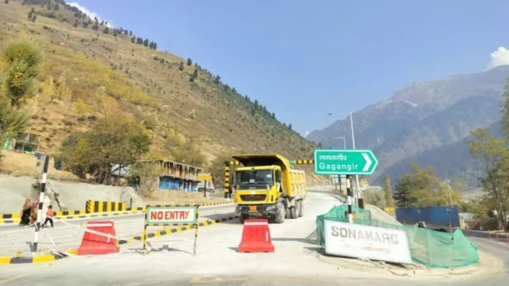 ‘બે લોકો ચાદર ઓઢીને આવ્યા અને ગોળીઓ ચલાવવા લાગ્યા’, જમ્મુ-કાશ્મીરમાં હુમલાના દિવસે બીજું શું શું થયું?