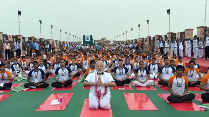 <strong>ડીપ બ્રીથિંગનો સહારો </strong>- પીએમ મોદી દિવસમાં ઘણી વખત ઊંડા શ્વાસ લે છે. તેનાથી શરીરને ઉર્જા મળે છે. (Source: Narendra Modi/Twitter)