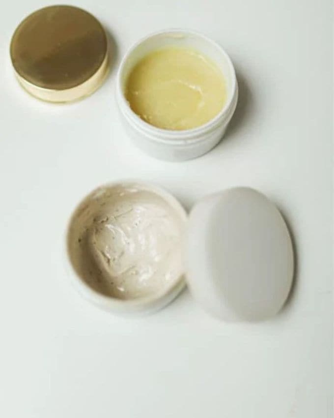 સ્કિનની સમસ્યાઓથી રાહત : જો તમને ખરજવું, સૉરાયિસસ અથવા અત્યંત ડ્રાય ત્વચા હોય, તો શિયા બટર તેનો ઉકેલ હોઈ શકે છે. તે ત્વચાની બળતરા ઘટાડવા અને તેને નરમ બનાવવામાં મદદ કરે છે.