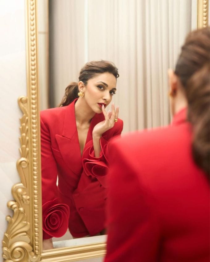 <strong>કિયારા અડવાની મુવીઝ : </strong>કિયારા અડવાણી આગામી તેલુગુ ફિલ્મ ગેમ ચેન્જરમાં દેખાશે. જેનું નિર્દેશન એસ. શંકર દ્વારા કરવામાં આવશે અને રામ ચરણના સહ કલાકાર છે. તેણી YRF સ્પાય યુનિવર્સ સિક્વલ વોર 2 માં પણ અભિનય કરશે, જેમાં હૃતિક રોશનની સહ-અભિનેતા છે, અને કન્નડ એક્શન ફિલ્મ ટોક્સિકમાં યશ સાથે દેખાશે.