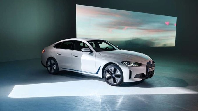 ગત મહિને કાર કંપની Citroen એ ભારતમાં માત્ર 254 ઈલેક્ટ્રીક કારોનું વેચાણ કર્યું હતું અને આ વખતે પાચમાં સ્થાને પોતાનું સ્થાન બનાવી રાખવામાં સફળ રહી છે. ત્યાં જ BMW એ ભારતમાં ગત મહિને 363 યૂનિટનું વેચાણ કર્યું હતું અને તે આ વખતે તે ચોથા સ્થાને છે. ત્યાં જ મહિન્દ્રા એ ગત મહિને 907 યૂનિટ્સનું વેચાણ કરીને ત્રીજા નંબરે પોતાનું સ્થાન બનાવ્યું છે. (તસવીર: BMW.in)