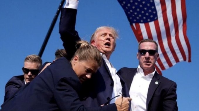 2020ના રાષ્ટ્રપતિ ચૂંટણીમાં ટ્રમ્પ જો બાઈડન સામે હારી ગયા હતા. તેમણે ચૂંટણીના પરિણામોને પડકાર ફેંક્યો અને મોટા પ્રમાણમાં ચૂંટણીમાં છેતરપિંડીનો આરોપ લગાવ્યો, જે સાચા સાબિત થયા નહીં. તેમના સમર્થકો દ્વારા 6 જાન્યુઆરી 2011 એ કેપિટલ હિલ પર હુમલો કર્યો, જેને ટ્રમ્પના ચૂંટણી દાવા સાથે જોડવામાં આવ્યો. (તસવીર: Dolald Trump/X)