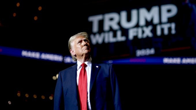 ટ્રમ્પે પોતાના કરિયરની શરૂઆત પોતાના પિતાના રિયલ એસ્ટેટ બિઝનેસથી કરી હતી. તેમણે ઘણી મહત્ત્વની પરિયોજનાઓનું નેતૃત્વ કર્યું, જેમ કે ટ્રમ્પ ટાવર, ટ્રમ્પ પ્લાઝા, ટ્રમ્પ તાજ મહલ. તેમણે બિઝનેસનો વિસ્તાર હોટલ, કેસિનો અને ગોલ્ફ કોર્સ સુધી કર્યો. (તસવીર: Dolald Trump/X)