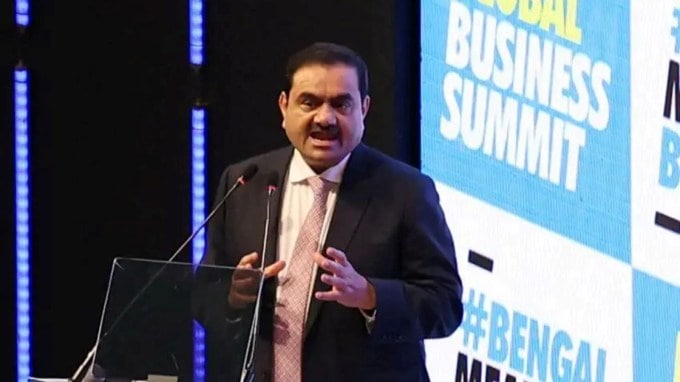 <strong>અદાણી ગ્રીન એનર્જી</strong><br>અદાણી ગ્રીન એનર્જી દેશની સૌથી મોટી રિન્યુએબલ એનર્જી કંપની છે. તેની કુલ ક્ષમતા લગભગ 12.3 GW છે. તેમાં પવન અને સૌર ઉર્જા પ્લાન્ટનો સમાવેશ થાય છે. (Photo: Indian Express)