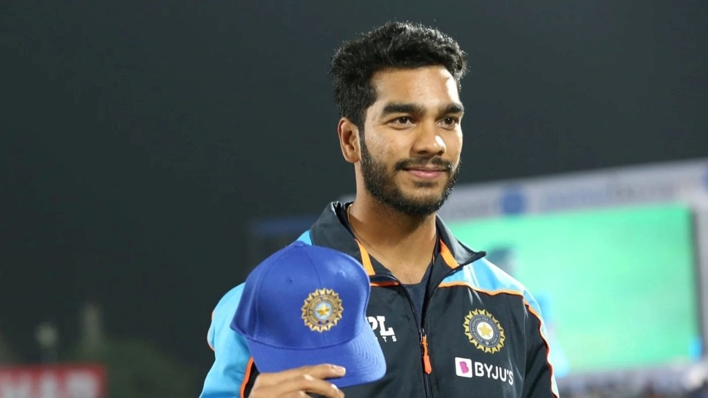 વેંકટેશ અય્યર પર થયો પૈસાનો વરસાદ, 23.75 કરોડમાં KKR એ પોતાની ટીમમાં કર્યો સામેલ વેંકટેશ અય્યર પર થયો પૈસાનો વરસાદ, 23.75 કરોડમાં KKR એ પોતાની ટીમમાં કર્યો સામેલ