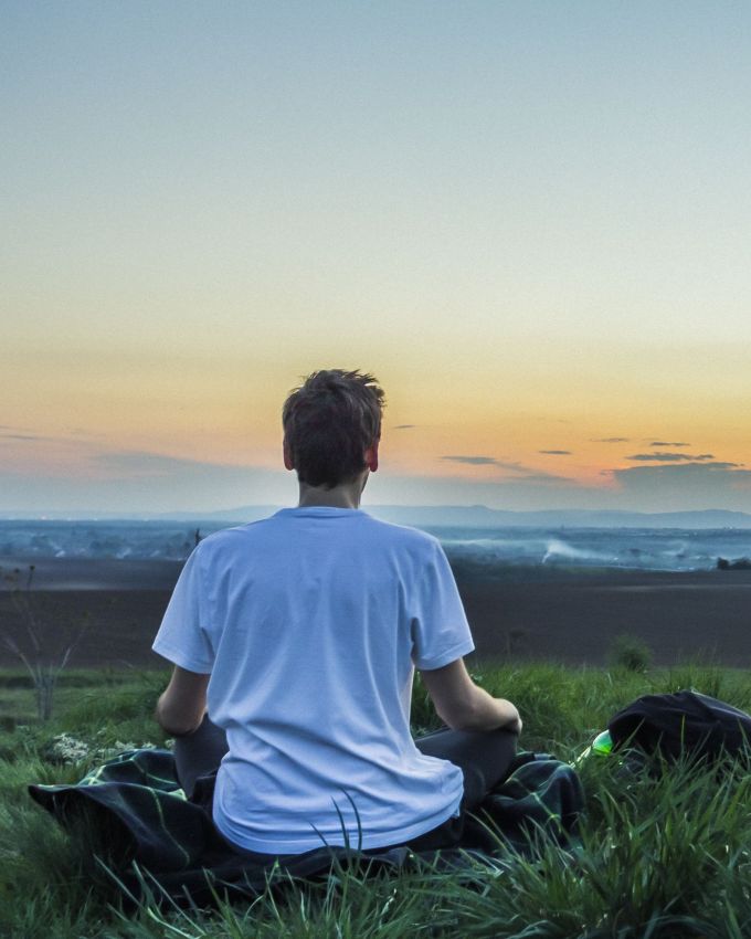 <strong>ધ્યાન  કરો : </strong>જો તમે કોઈ સમસ્યા વ્યક્ત કરવા નથી માંગતા અને પરેશાન છો તો તમારે તમારા મનને શાંત કરવા માટે ધ્યાન કરવું જોઈએ. ધ્યાન તમને તણાવ અને ચિંતા ઘટાડવામાં મદદ કરી શકે છે, આ તમને તમારી લાગણીઓ, તમે શું અનુભવો છો અને તેનું કારણ શું છે તે સમજવામાં મદદ કરશે. તેથી દરરોજ ધ્યાન કરવાનો પ્રયાસ કરો.