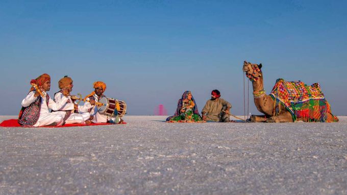 <strong>Kutch Tourist Places : કચ્છના ફરવા લાયક સ્થળ</strong><br>કચ્છ ગુજરાતના પશ્ચિમ દિશામાં આવેલું રણ વિસ્તાર છે. કચ્છ વિશિષ્ઠ ભૌગોલિક સંરચનાના કારણે જોવાલાયક છે. અહીં કચ્છના ફરવા લાયક સ્થળો વિશે જાણકારી આપવામાં આવી છે. (Photo: Gujarat Tourism)
