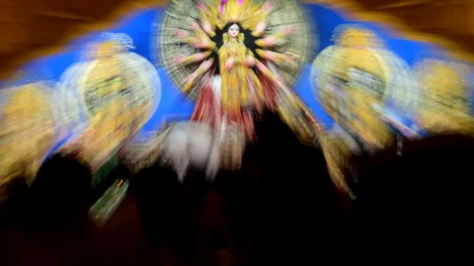 નેપાળી ધાર્મિક પરંપરાઓમાં જીવિત દેવી કે કુમારી દેવીની પૂજા કરવાની પરંપરા છે. જેમને સાક્ષાત માતા કાલી દેવીનું સ્વરૂપ માનવામાં આવે છે. એવું માનવામાં આવે છે કે આ દેવીઓ લોકોને આપત્તિથી બચાવે છે. આ કારણથી નેપાળના લોકોમાં આ દેવી પર અતૂટ શ્રદ્ધા છે.(Photo: Indian Express)